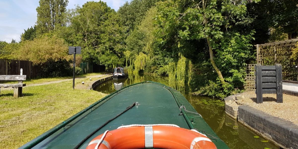 Skippered canal boat hire from Market Harborough 5