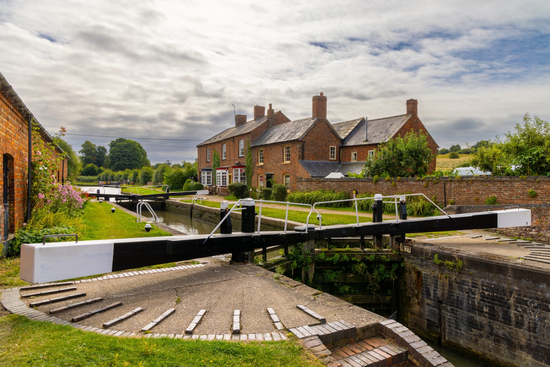 Braunston - the heart of england's waterways. Visit this popular canal boat destination with union wharf narrowboats.